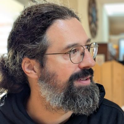 Picture of a Couvidou with COVID pretending he's healthy.